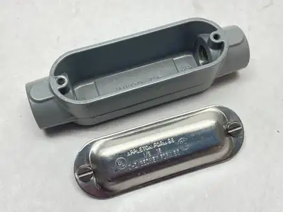 USED APPLETON ELECTRIC FORM 85 ALUMINUM CONDUIT BODY 1/2" W/ K50A COVER