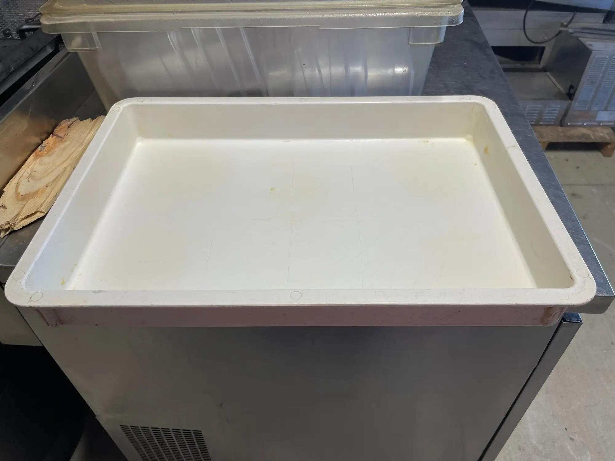 Used Doughmate Used White Stackable Commercial Plastic Dough Tray Pan 26"Lx18"Wx3"H Food, Restaurant, & Bakery Parts & Accessories Illinois US | Falcon Restaurant Supply #1375015