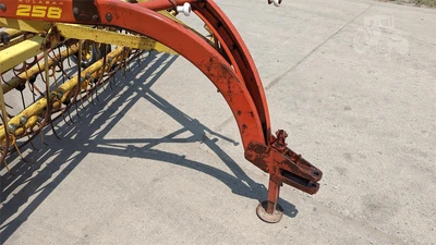 USED NEW HOLLAND ROLABAR 258