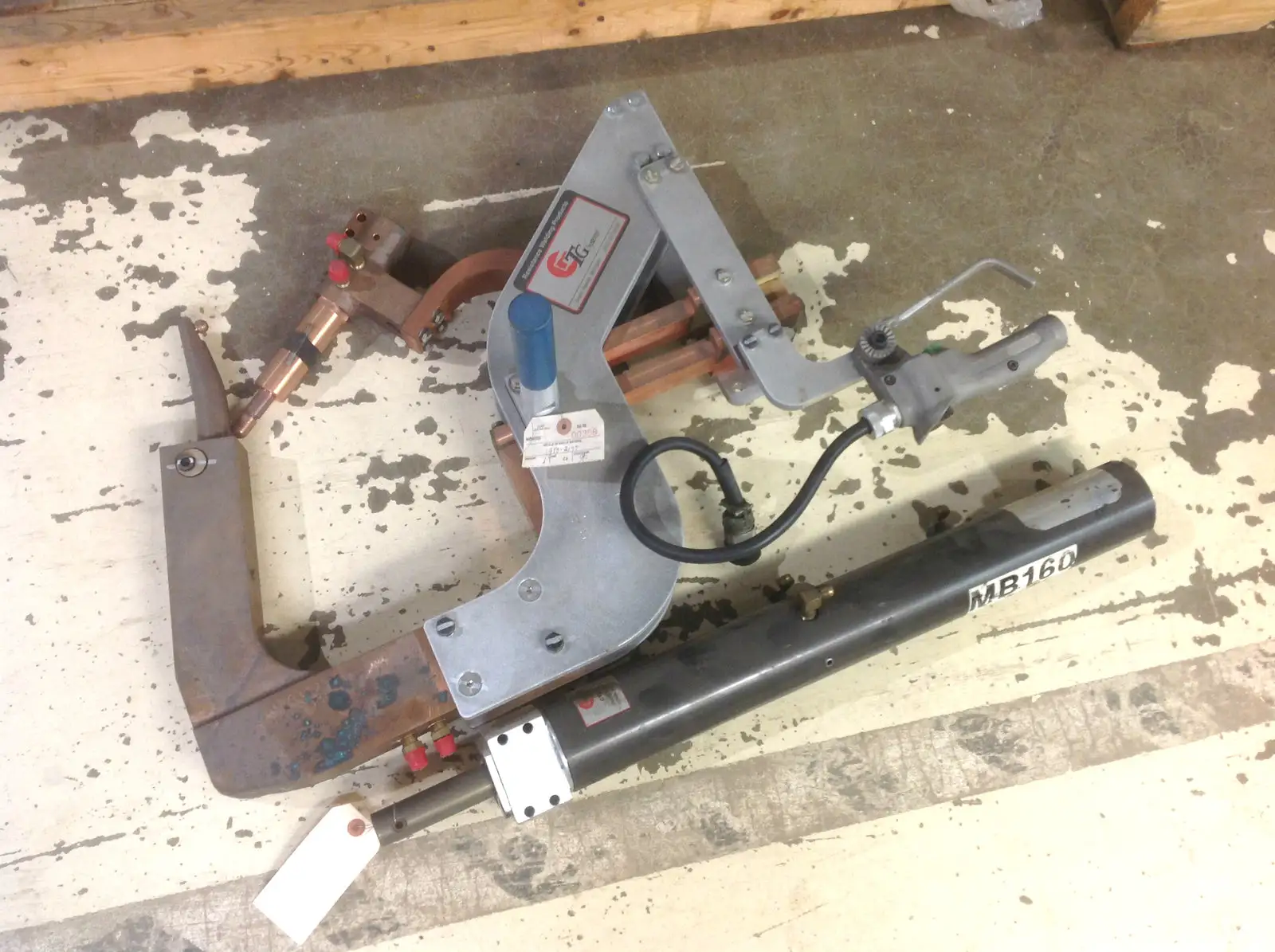 Used TG SYSTEMS MANUAL C-TYPE WELD GUN TIP FORCE 955 LBS AT 80 PSI Misc Industrial Equipment | Maverick Industrial Sales #1110482
