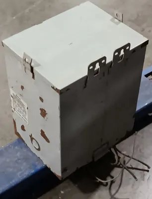 10 kVA Cutler Hammer S48D11S10N Dry Type Transformer 480 PRI 120/240 SEC Used