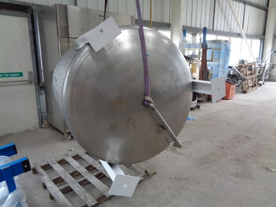 1000L S/S Vertical Enclosed Tank
