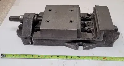 MACHINIST VISE, 6 INCH JAW OPENING