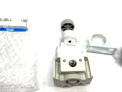 New | in-Stock SMC Precision Pressure Regulator 1/4" NPT w/ Gauge & Bracket Air Pressure Regulators Michigan US | Maverick Industrial Sales #1421830