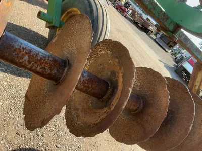 Used John Deere 13’6” Disc, Pull Behind with Pin Hitch, Hydraulic Lift/Lower, 9.5L-15 and 11L-14 Tir...