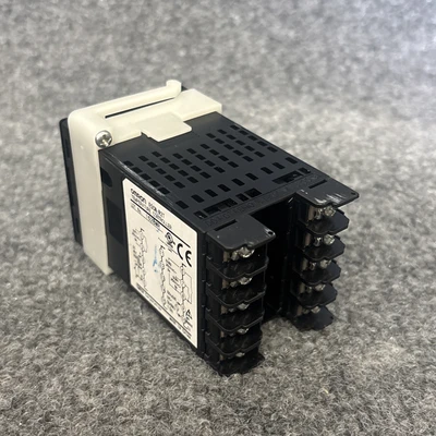 Used Omron E5CN-R2T Temperature Controls California US | Davliegogo LLC #1707148