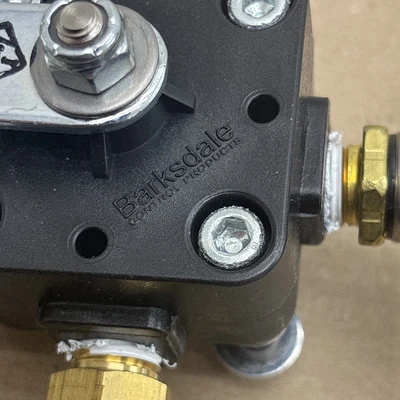 *New*Barksdale 52321 Series Air Suspension Leveling Valve Without Dump Warranty