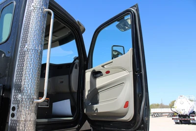 Used 2019 PETERBILT 567 Tractors & Trailers Texas US | Roll Off Truck World #1486370