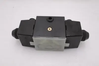 EATON/VICKERS,  DG4S4-016C-U-B-60 Hydraulic Pilot Valve NEW NO BOX STOCK GF-753