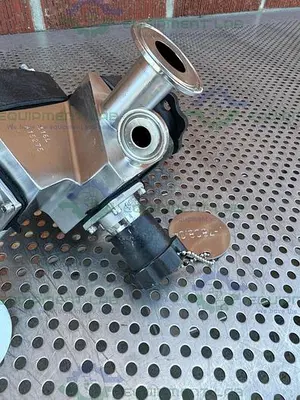 USED 4 ITT PURE FLO STAINLESS STEEL DIAPHRAGM VALVE W/ 1/2" - 1" SANITARY FITTINGS