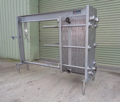 35 sq.m Plate Pasteuriser Heat Exchanger APV SR30