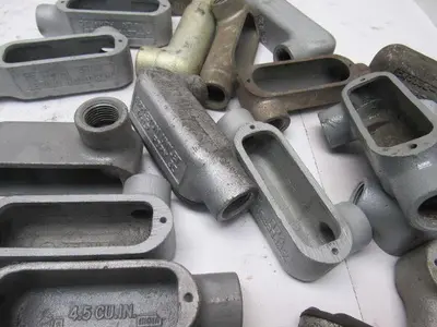1/2"  LR Form 35 90° Conduit Body Lot of 20