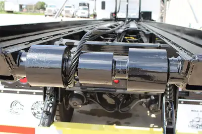 New | in-Stock 2026 INTERNATIONAL HX Rolloff Trucks Texas US | Roll Off Truck World #1491834