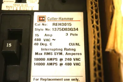 NEW EATON CUTLER HAMMER REH3015 CIRCUIT BREAKER 15AMP 480VAC 3 POLE 1375D83G34