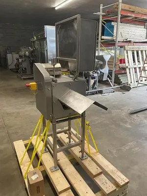 NEW REGAL EQUIPMENT INC. COMMERCIAL SPEAR CUTTING MACHINE