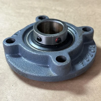 NEW Peer Bearing FC208