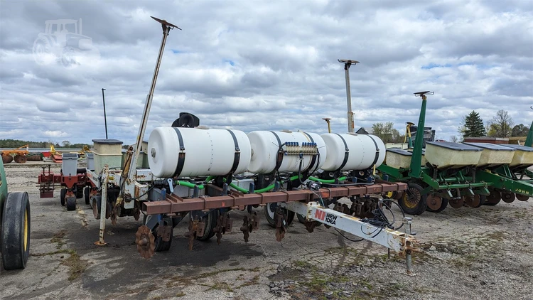 Used NEW IDEA 9300 Planters | Rosseel's Equipment Inc #720731