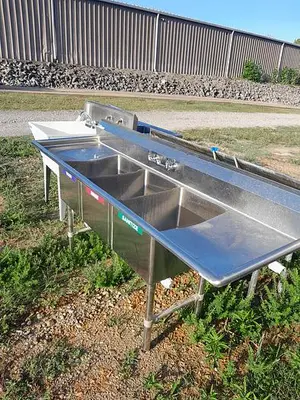 Unknown 3 COMPARTMENT SINK