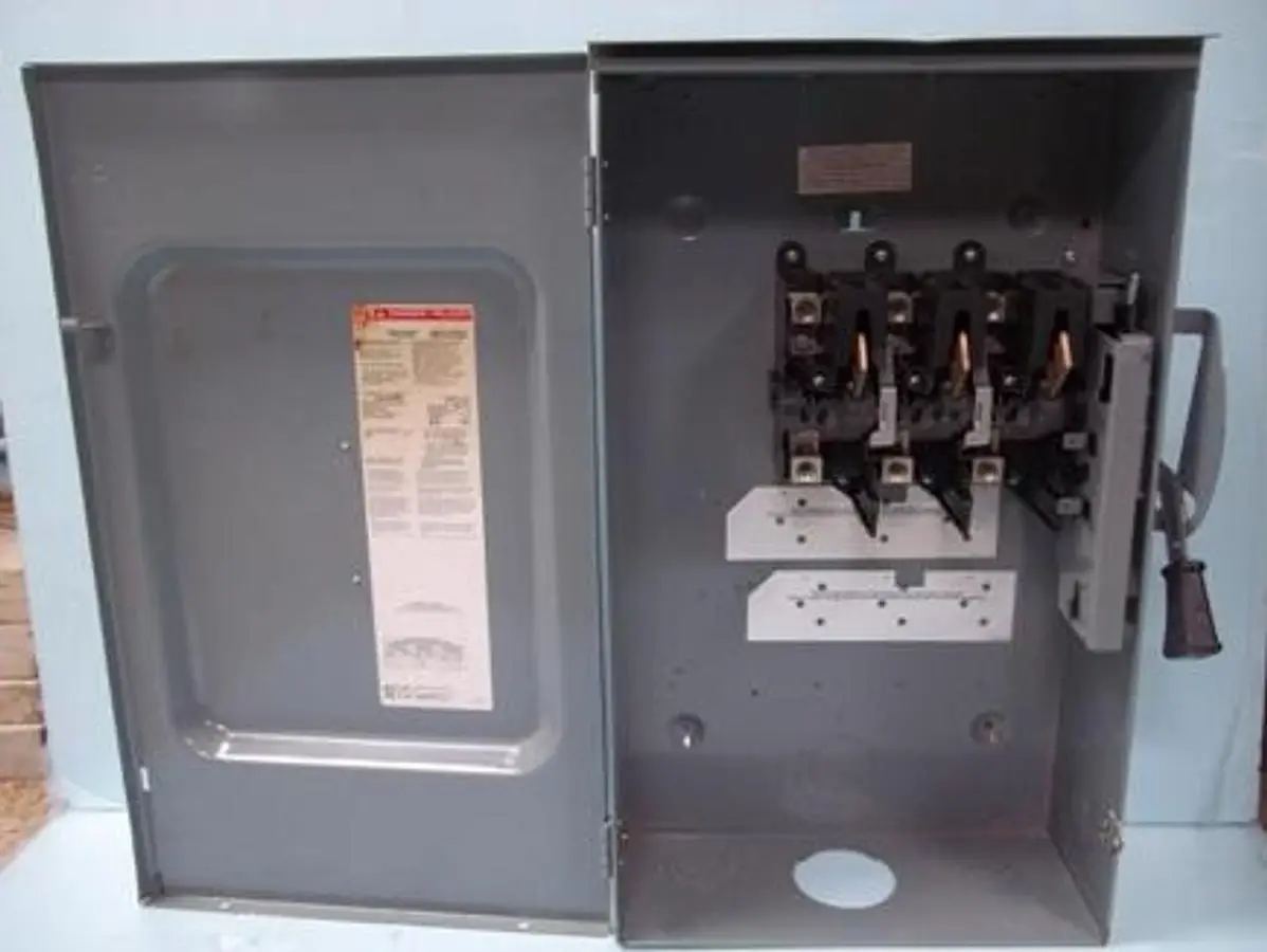 QTY. 1. SQUARE D GENERAL DUTY SAFETY SWITCH 200A 2...