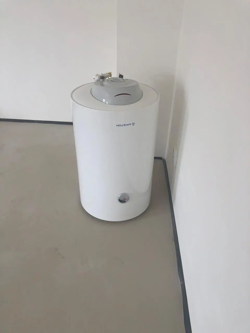 USED ARISTON IPX3