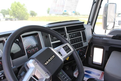 New | in-Stock 2027 MACK MD7 Septic/Sewer/Vacuum Trucks Texas US | Roll Off Truck World #1491897