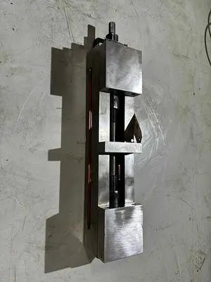 MACHINING CENTER VISE