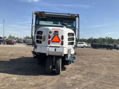 USED 2008 ELGIN PELICAN