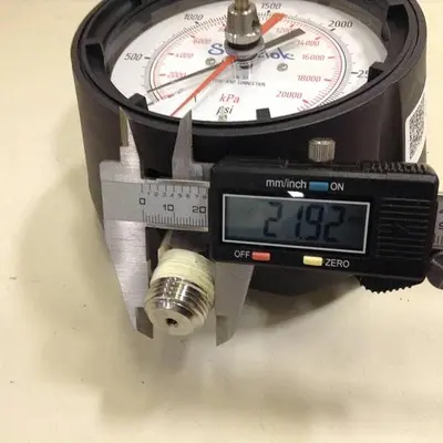 NEW SWAGELOK GAUGE925