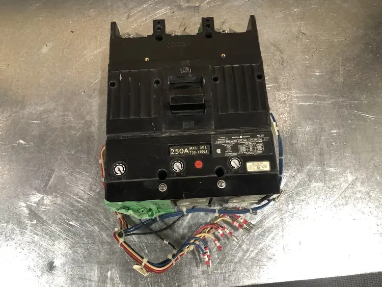 Used GENERAL ELECTRIC TJK436F000 Switchgears British Columbia CA | Lenmark #241030