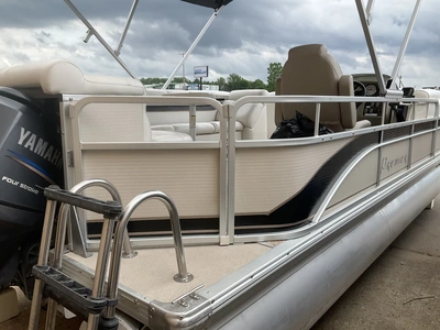 USED 2005 PREMIER 225 LEGEND