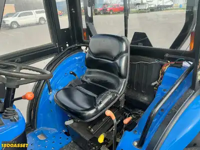 USED 2002 NEW HOLLAND TC40 TRACTOR