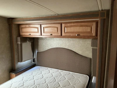 USED 2013 WINNEBAGO F53