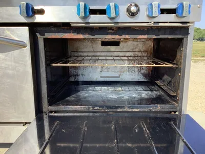 152-0556 Royal RR4G36 Natural Gas 4-Burner 36” Griddle Range/Stove with Oven