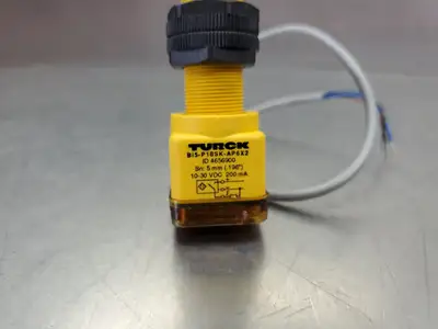 TURCK Bi5-P18SK-AP6X2 45MM 10-30VDC Sensor. 5E-1/1