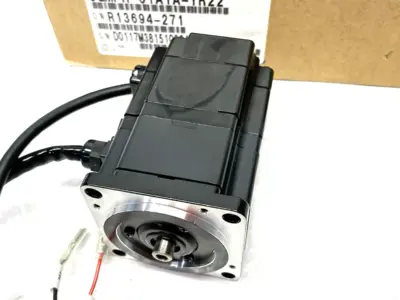USED YASKAWA SIGMA II AC SERVO MOTOR, 100W, R/B/T-AXIS 142181-2