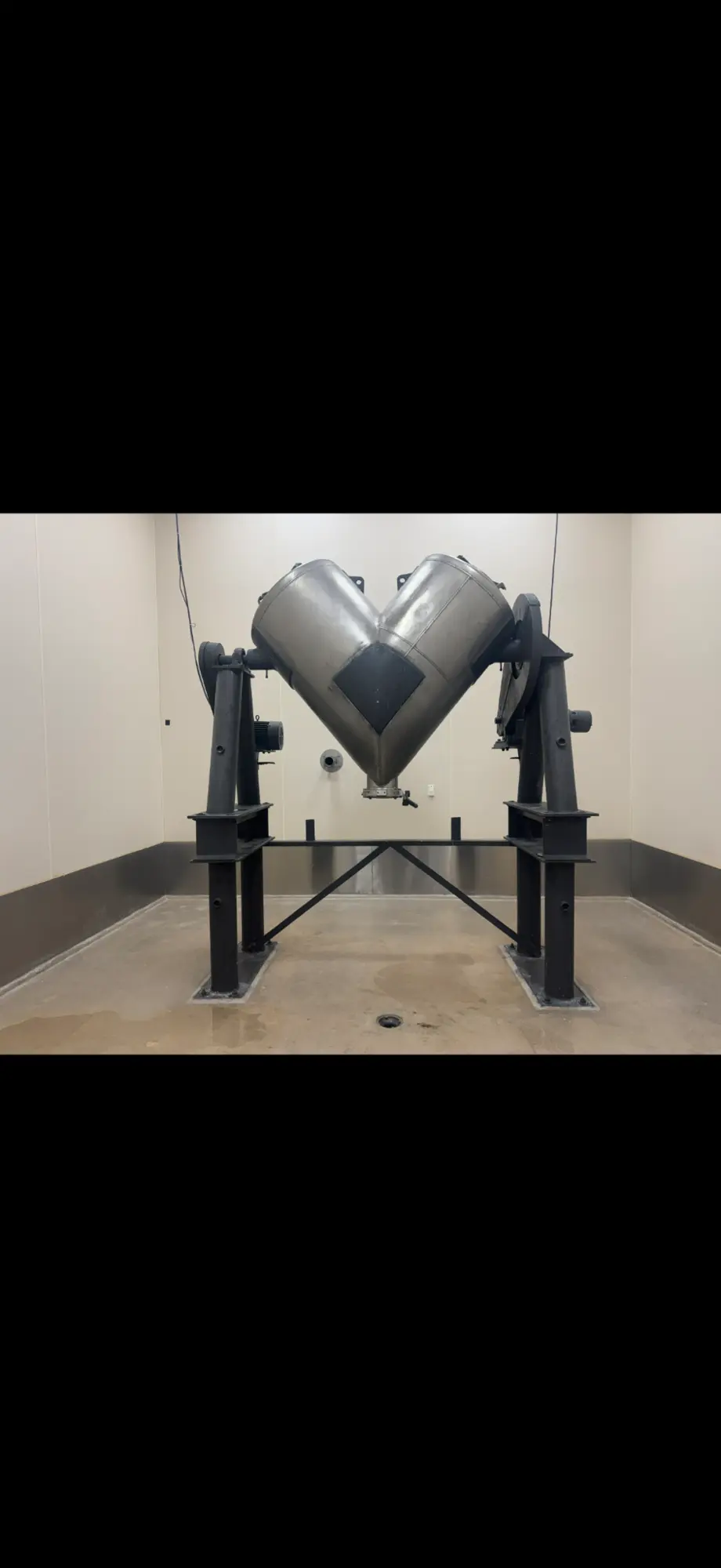USED 2005 Patterson Kell 20 ft.³ V blender
