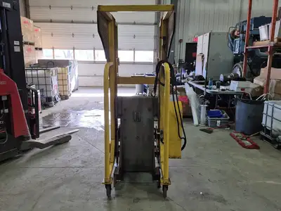 Mobile Bin Lifter