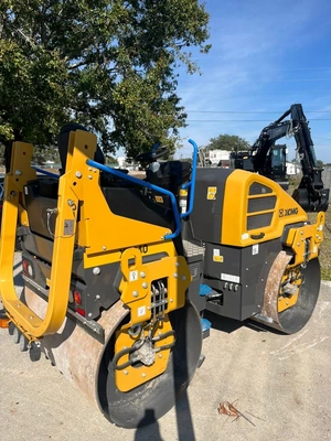 XCMG XD140 Double Drum Vibratory Roller | Iron Listing (8)