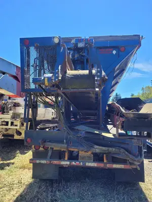 USED 2003 CANAMERICAN STONE SPREADER SOIL KING XL19