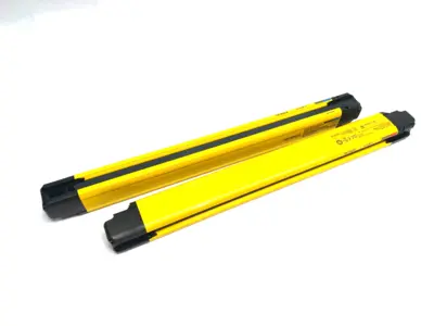 USED KEYENCE SAFETY LIGHT CURTAIN SET FINGER-PROTECTION TYPE 39 OPTICAL AXES