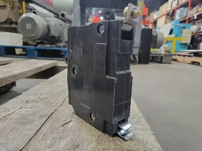 USED SQUARE D QOB115