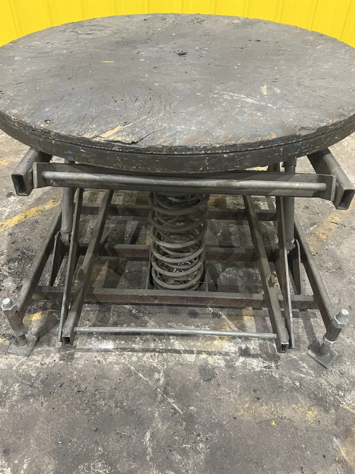 43" X 43" X 34" MECHANICAL SPRING LIFT TABLE: STOCK #20137