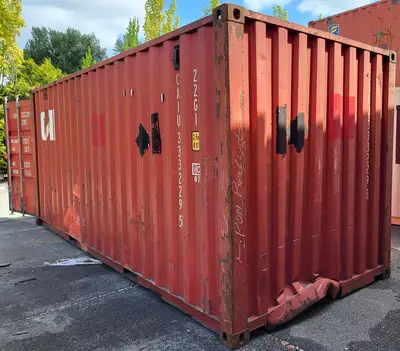 20 ft Standard Shipping Container w/ Small Hole in floor - CAIU3332295