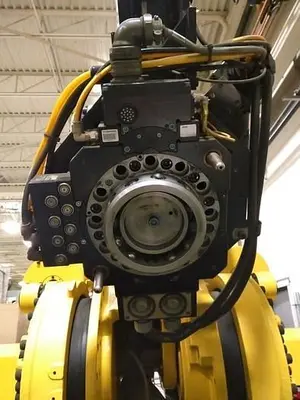 Used 2012 FANUC M900IB/700 6 AXIS CNC ROBOT WITH R30IB CONTROLLER  & 7TH AXIS 15' LONG TRACK. Robots | Harbor Machinery Inc. #1283286