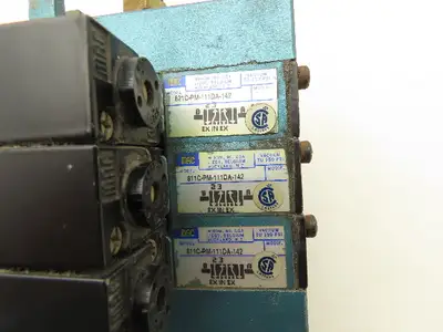 MAC 811C-PM-111DA-142 Pneumatic 3-Station Manifold 5/2 Solenoid Valves 120V