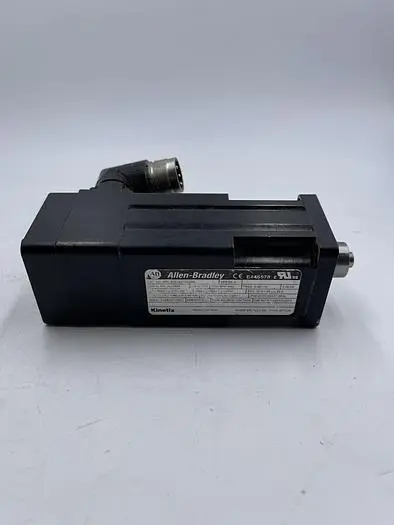 Used ALLEN-BRADLEY ALLEN-BRADLEY MPL-B1530U-VJ72AA SER A Servo Motors | ND Industrial Surplus #1216136