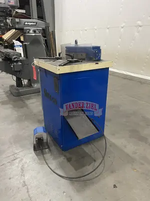 Haco Mini 220/4 8-Ga. x 8.66" Hydraulic Corner Notcher