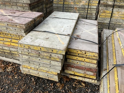 Used MIXED LOT OF VARIOUS SIZED CONCRETE FORMS Misc Construction Attachements Michigan US | Miedema Asset Management Group #1579276