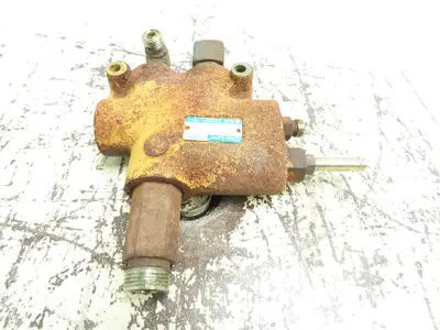 Char-Lynn 606-1326-002 Hydraulic Valve off of a Caterpillar M50DP Forklift