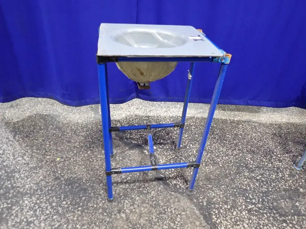 12" X 12" X 8" Workstation